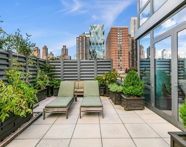 310 W 52nd Street - Photo Thumbnail 2