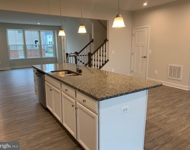 11263 Dry Spring Drive - Photo Thumbnail 9