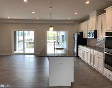 11263 Dry Spring Drive - Photo Thumbnail 6