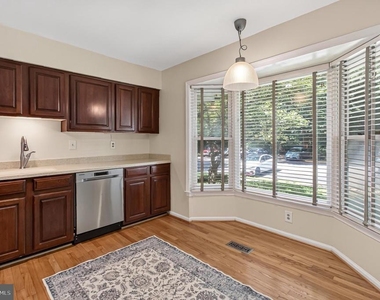 5719 Oakshore Court - Photo Thumbnail 14