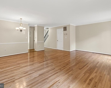 5719 Oakshore Court - Photo Thumbnail 10