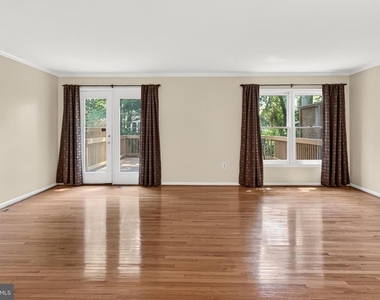 5719 Oakshore Court - Photo Thumbnail 8