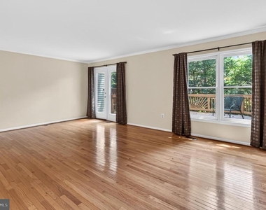 5719 Oakshore Court - Photo Thumbnail 9