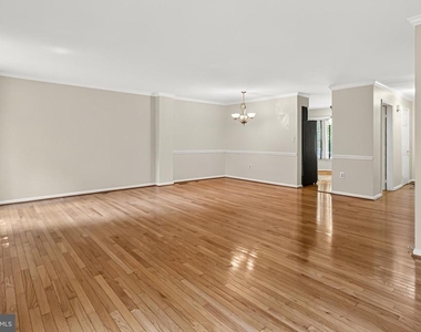 5719 Oakshore Court - Photo Thumbnail 11
