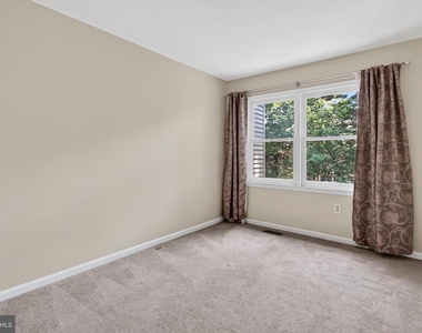 5719 Oakshore Court - Photo Thumbnail 28