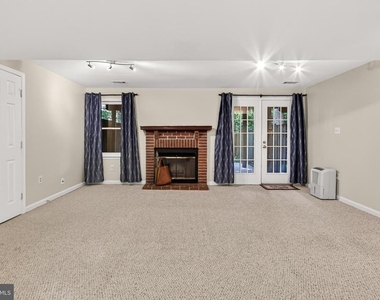 5719 Oakshore Court - Photo Thumbnail 34