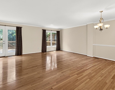 5719 Oakshore Court - Photo Thumbnail 7