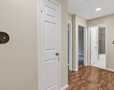 5719 Oakshore Court - Photo Thumbnail 20