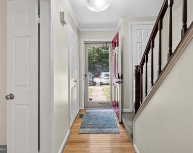 5719 Oakshore Court - Photo Thumbnail 6