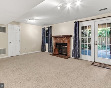 5719 Oakshore Court - Photo Thumbnail 35