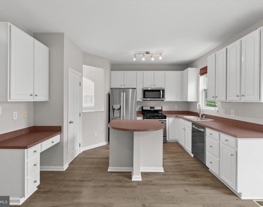 13412 Burrough Farm Drive - Photo Thumbnail 11