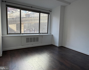 1121 Arlington Boulevard - Photo Thumbnail 7