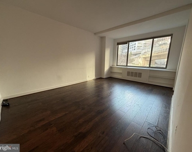 1121 Arlington Boulevard - Photo Thumbnail 4