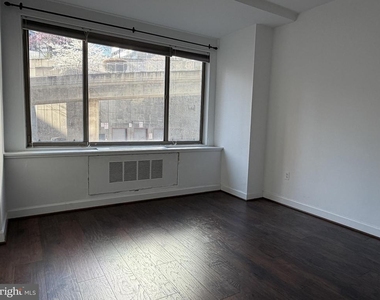 1121 Arlington Boulevard - Photo Thumbnail 8