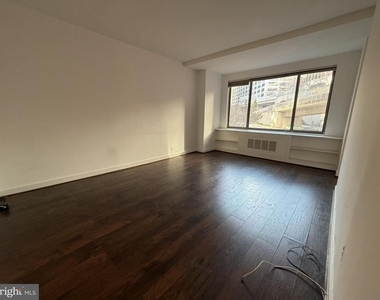 1121 Arlington Boulevard - Photo Thumbnail 3