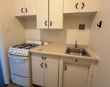 1121 Arlington Boulevard - Photo Thumbnail 11