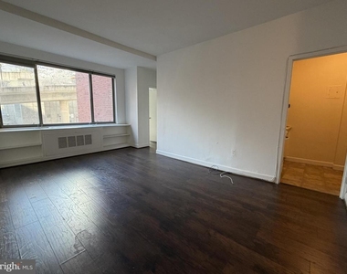 1121 Arlington Boulevard - Photo Thumbnail 2