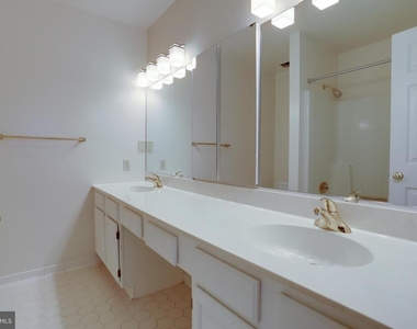 3050 S Glebe Road - Photo Thumbnail 46