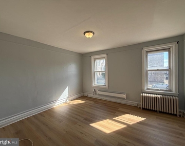 2423 E Allegheny Ave - Photo Thumbnail 3