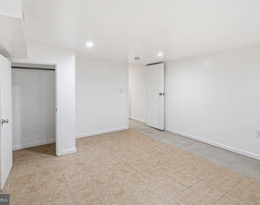1940 N Marshall Street - Photo Thumbnail 12