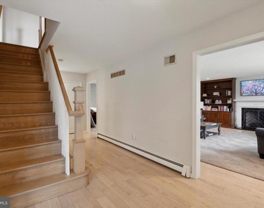 1530 Briar Hill Road - Photo Thumbnail 2