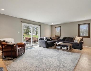 1530 Briar Hill Road - Photo Thumbnail 7