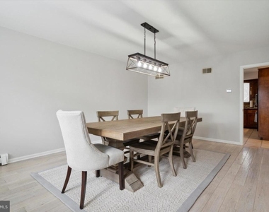 1530 Briar Hill Road - Photo Thumbnail 6