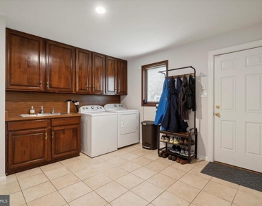 1530 Briar Hill Road - Photo Thumbnail 15