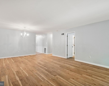 192 Valley Stream Lane - Photo Thumbnail 8