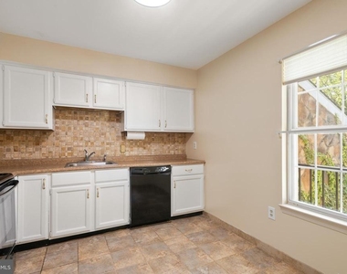 192 Valley Stream Lane - Photo Thumbnail 3