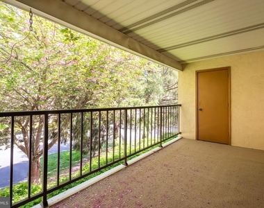 192 Valley Stream Lane - Photo Thumbnail 16