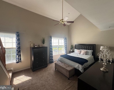 1003 Woodview Court - Photo Thumbnail 7
