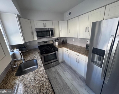1003 Woodview Court - Photo Thumbnail 5