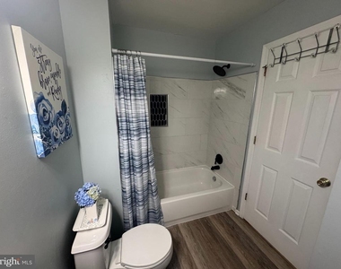 1003 Woodview Court - Photo Thumbnail 10
