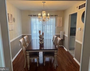 1003 Woodview Court - Photo Thumbnail 3