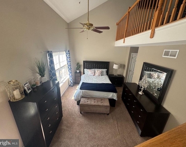 1003 Woodview Court - Photo Thumbnail 8