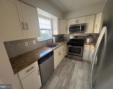 1003 Woodview Court - Photo Thumbnail 6