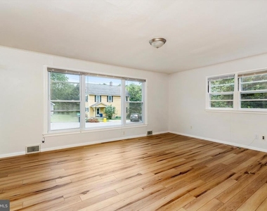 4 Pierson Place - Photo Thumbnail 2