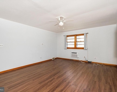 4 Pierson Place - Photo Thumbnail 2