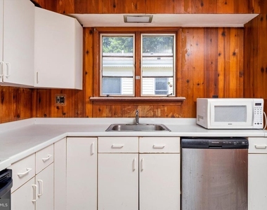4 Pierson Place - Photo Thumbnail 7