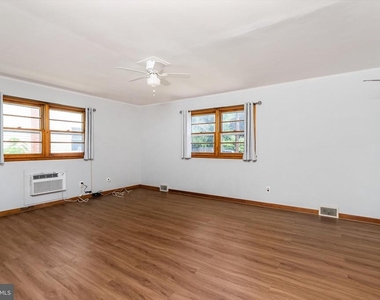 4 Pierson Place - Photo Thumbnail 3