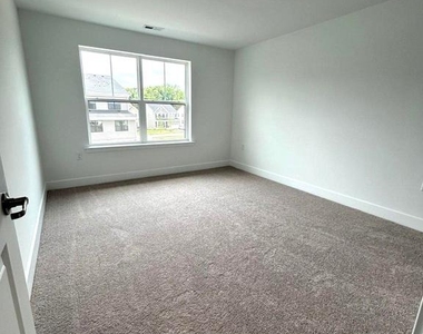 234 Cora Bergen Blvd - Photo Thumbnail 5