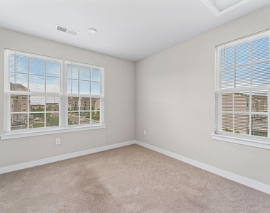 2 Sparrow Circle - Photo Thumbnail 17