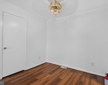 1301 Woodhollow Drive - Photo Thumbnail 8