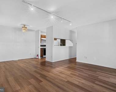 1301 Woodhollow Drive - Photo Thumbnail 9