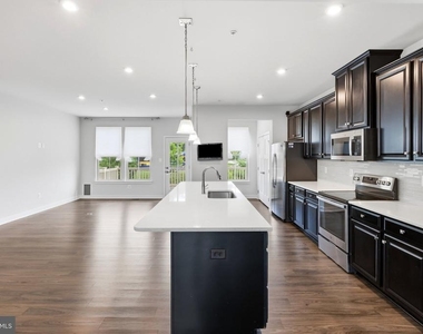 5714 Richmanor Terrace - Photo Thumbnail 10