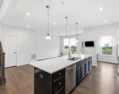 5714 Richmanor Terrace - Photo Thumbnail 7