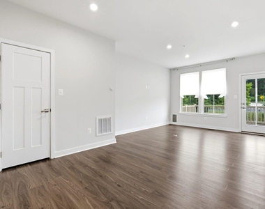 5714 Richmanor Terrace - Photo Thumbnail 12