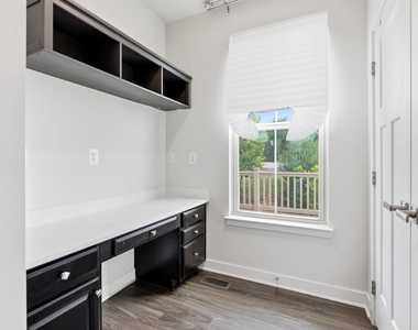 5714 Richmanor Terrace - Photo Thumbnail 11