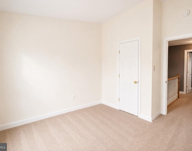 2218 Mears Lane - Photo Thumbnail 16